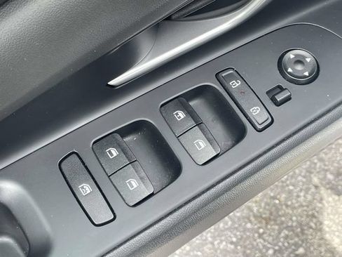 Used 2024 Hyundai Elantra SE FWD image 16
