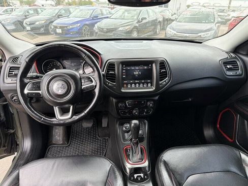 Used 2018 Jeep Compass Trailhawk w/ Leather Interior Group AWD/4WD image 16