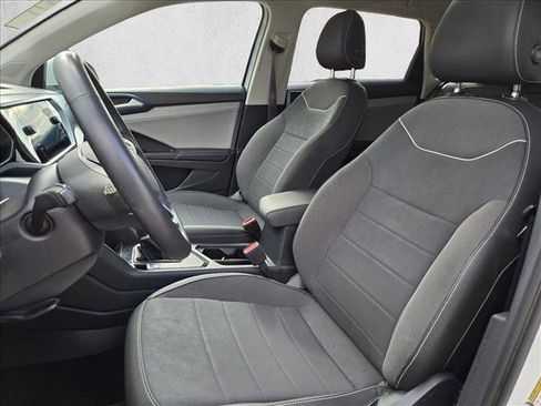 Used 2024 Volkswagen Taos SE w/ Panoramic Sunroof Package FWD image 16
