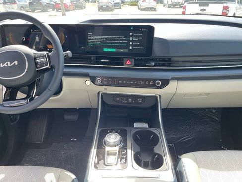 New 2026 Kia Carnival EX FWD image 11