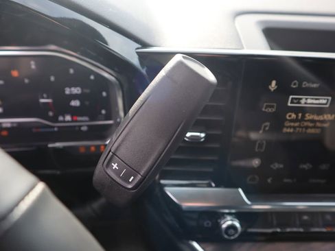 Used 2025 GMC Sierra 1500 SLT image 19