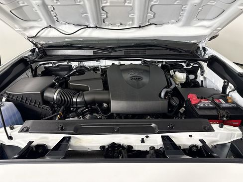 Certified 2022 Toyota Tacoma Limited AWD/4WD image 34