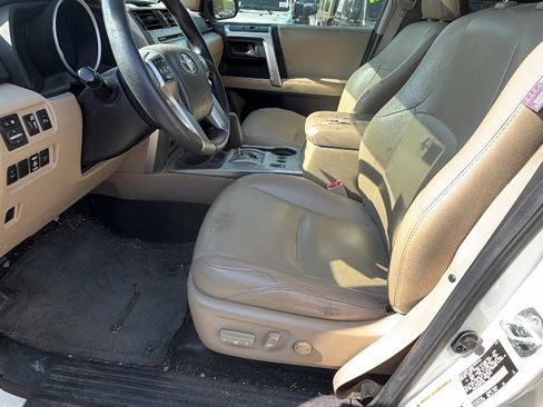 Used 2011 Toyota 4Runner SR5 w/ Convenience Pkg image 16