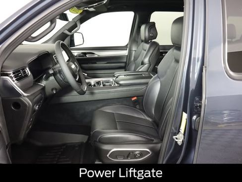 Used 2024 Jeep Wagoneer Series II AWD/4WD image 33