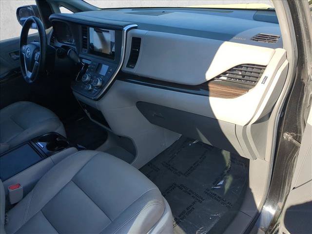 Used 2015 Toyota Sienna XLE w/ XLE Navigation Package FWD image 23
