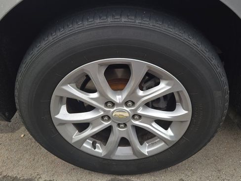 Used 2019 Chevrolet Equinox LS w/ LS Convenience Package AWD/4WD image 5