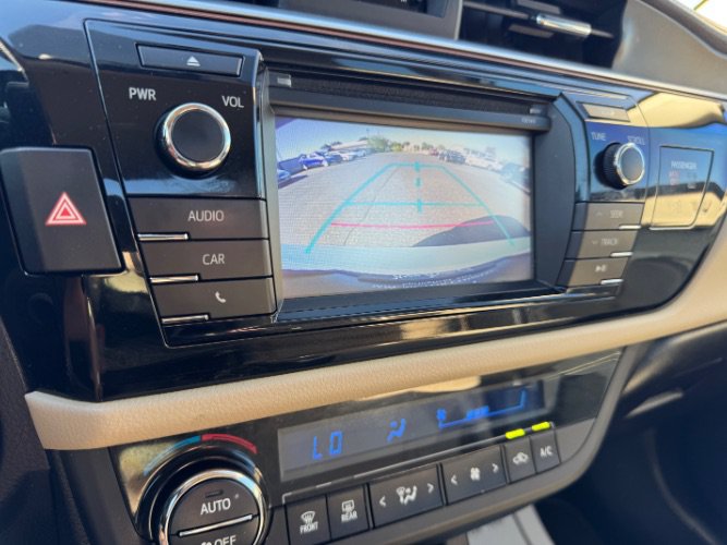 Used 2015 Toyota Corolla LE FWD image 19
