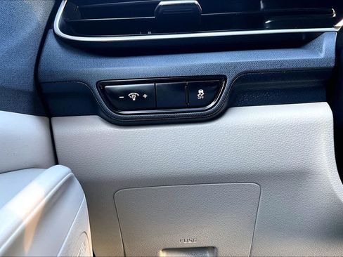 Used 2026 Kia Carnival EX FWD image 33
