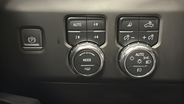 Used 2023 GMC Sierra 1500 AT4 w/ Technology Package AWD/4WD image 28