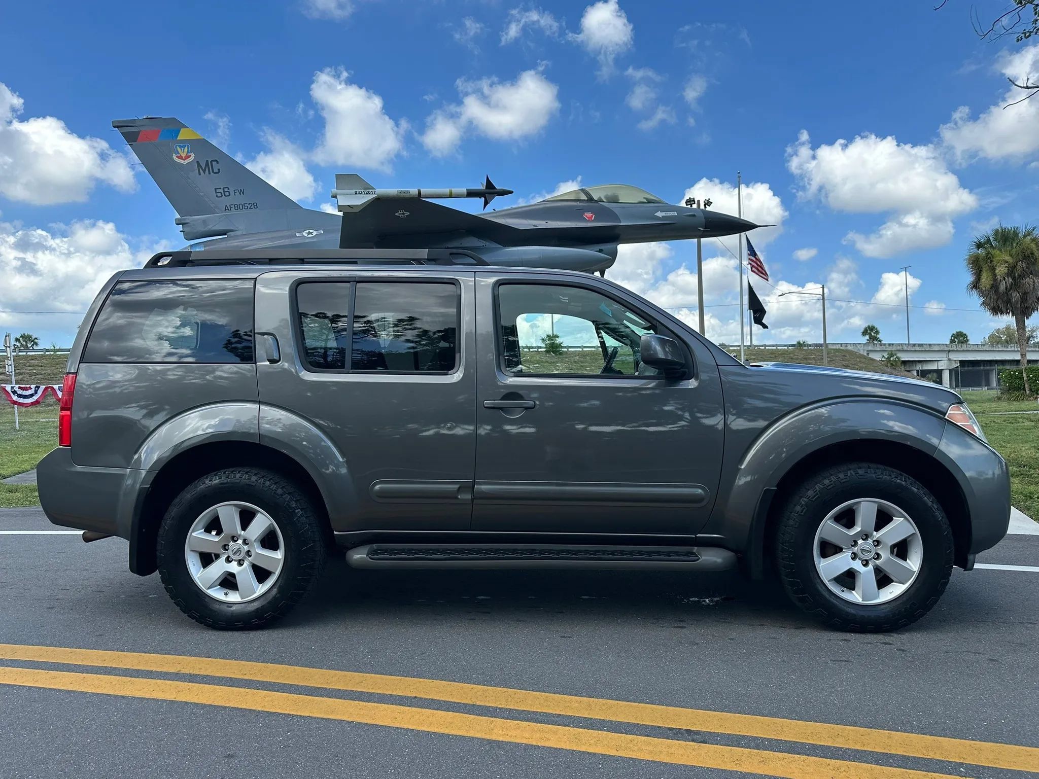 Used 2008 Nissan Pathfinder SE AWD/4WD image 1