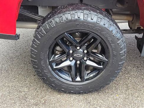 Used 2020 Chevrolet Silverado 1500 Custom Trail Boss w/ Custom Convenience Package AWD/4WD image 5