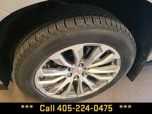 Used 2021 GMC Yukon Denali w/ Denali Premium Package AWD/4WD image 2
