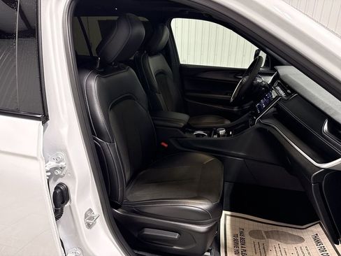 Used 2025 Jeep Grand Cherokee L Altitude RWD image 29