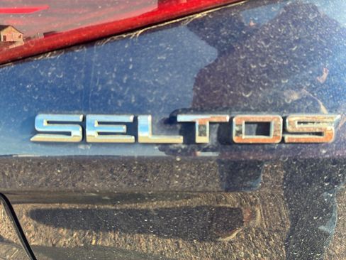 Used 2021 Kia Seltos EX image 19