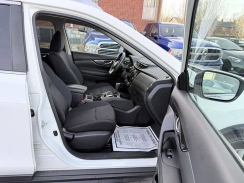 Used 2018 Nissan Rogue SV image 20