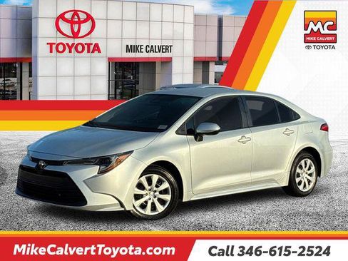 Certified 2025 Toyota Corolla LE FWD image 1