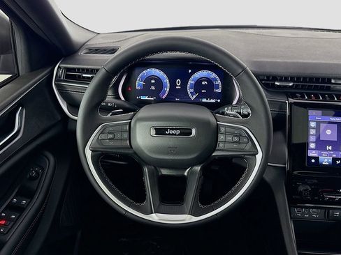 New 2025 Jeep Grand Cherokee L Laredo image 30