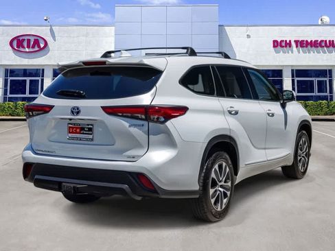 Used 2022 Toyota Highlander XLE FWD image 4