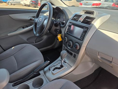 Used 2013 Toyota Corolla LE FWD image 16