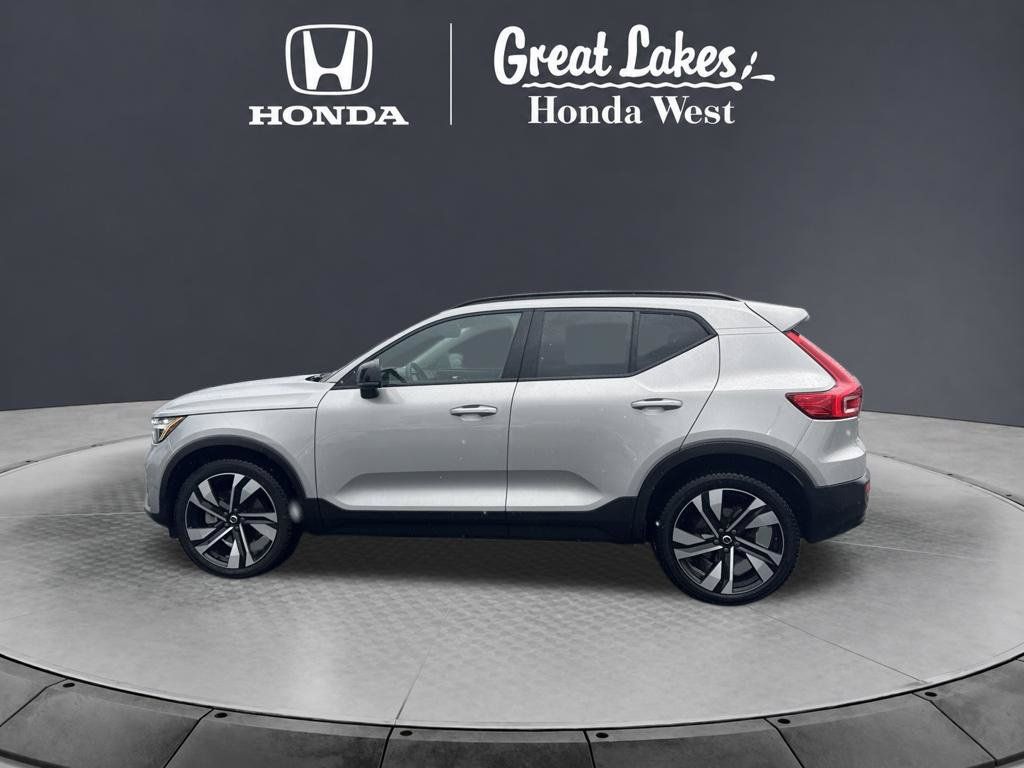 Used 2023 Volvo XC40 B5 Plus w/ Driver Assist Package AWD/4WD image 13