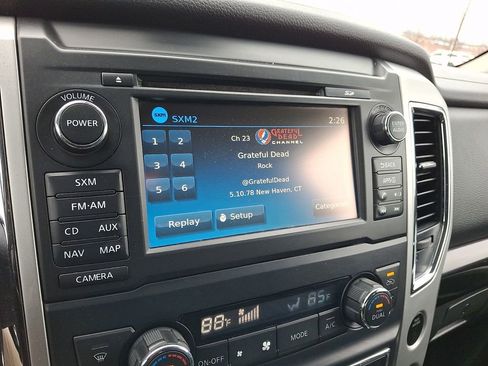 Used 2017 Nissan Titan SV image 18