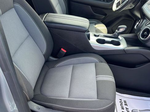 Used 2025 Chevrolet Blazer LT FWD image 27