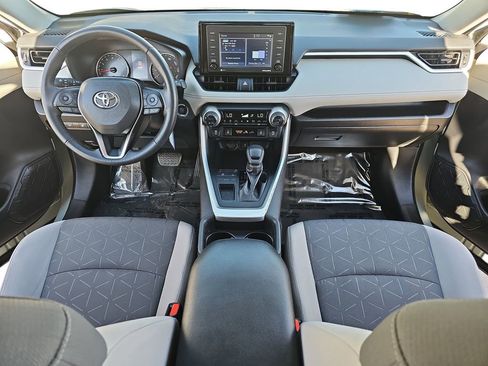 Used 2021 Toyota RAV4 XLE image 9