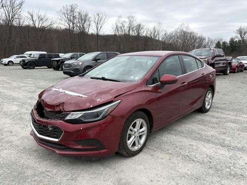 Used 2018 Chevrolet Cruze LT w/ Convenience Package image 3