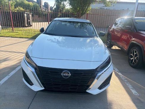 Certified 2025 Nissan Altima 2.5 SV FWD image 2