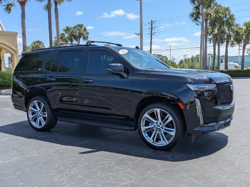 Used 2021 Cadillac Escalade Premium Luxury w/ LPO, Radiant Package AWD/4WD image 7