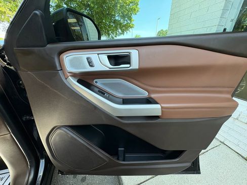 Used 2021 Ford Explorer King Ranch w/ Premium Technology Package AWD/4WD image 13