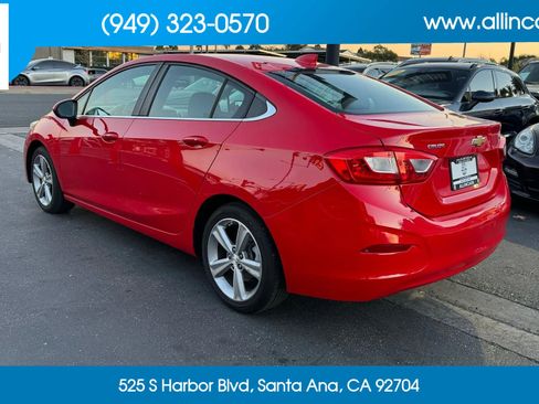 Used 2017 Chevrolet Cruze LT w/ Convenience Package FWD image 4
