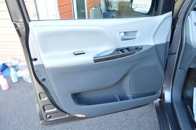 Used 2015 Toyota Sienna XLE Premium AWD/4WD image 37