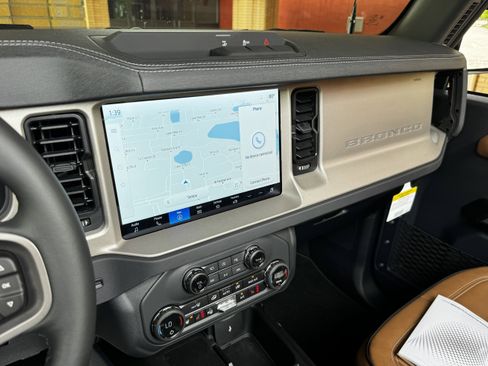 Used 2025 Ford Bronco Outer Banks image 14