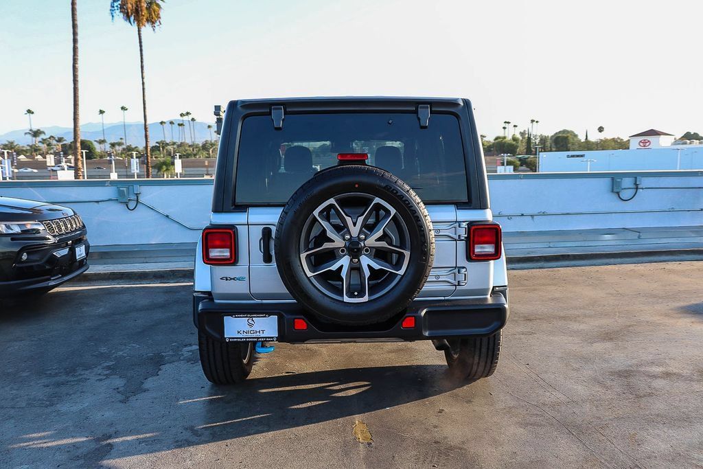 Used 2024 Jeep Wrangler Unlimited AWD/4WD image 8