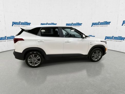 Used 2022 Kia Seltos LX image 12