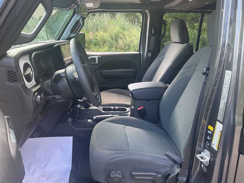 Used 2024 Jeep Gladiator Sport AWD/4WD image 8
