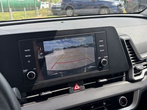 Used 2025 Kia Sportage LX image 23