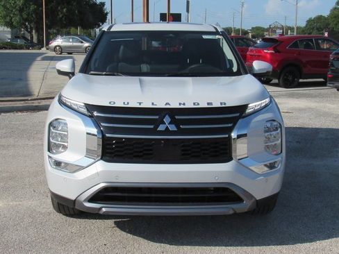 New 2025 Mitsubishi Outlander SE image 7
