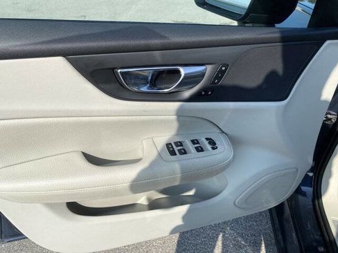 Used 2022 Volvo S60 B5 Inscription image 11