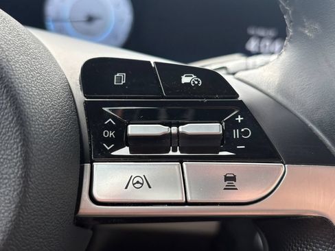 Used 2025 Hyundai Elantra Limited FWD image 24