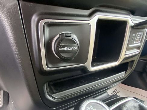 Used 2021 Jeep Gladiator Sport image 21