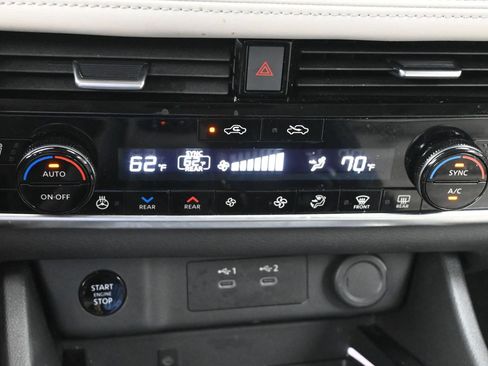 Certified 2025 Nissan Rogue SL w/ SL Premium Package FWD image 19