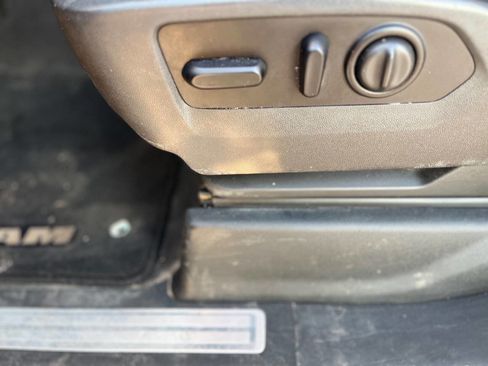 Used 2020 Chevrolet Silverado 2500 LT w/ Convenience Package image 20