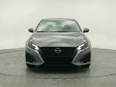 Used 2025 Nissan Altima 2.5 SV image 1