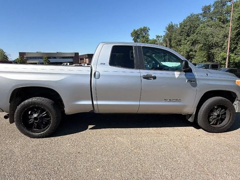 Used 2014 Toyota Tundra SR5 w/ SR5 Upgrade Package AWD/4WD image 4