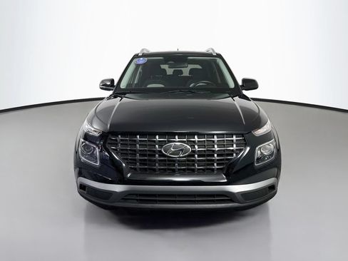 Used 2023 Hyundai Venue SEL FWD image 2