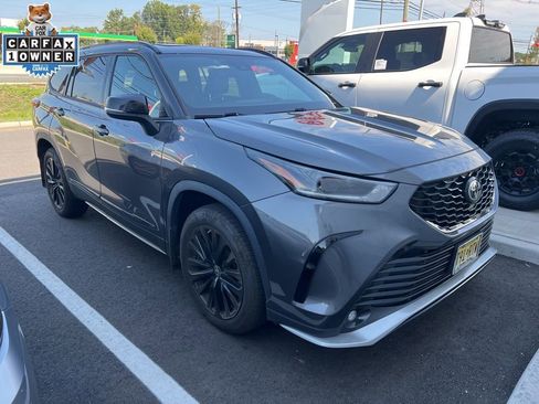Used 2023 Toyota Highlander XSE image 2