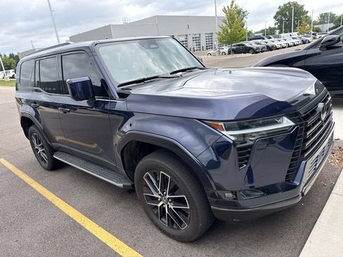 Used 2025 Lexus GX 550 w/ Accessory Package (2T) AWD/4WD image 3