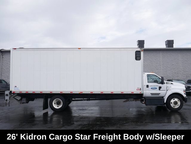 Used 2022 Ford F750 2WD Regular Cab Super Duty image 1